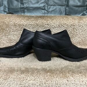 Roper Black Ankle Boots Sleek Slip-On Design